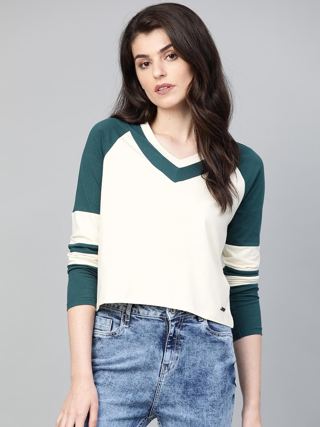 Roadster Women White Cropped V-Neck Raglan Sleeves Relaxed Fit T-shirt