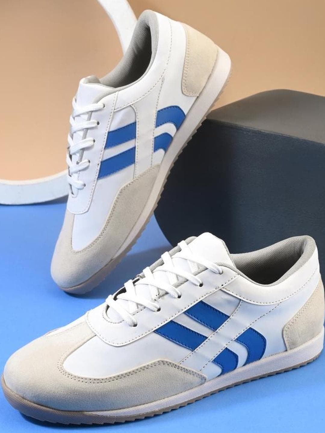Roadster Men White & Blue Colourblocked Casual Sneakers