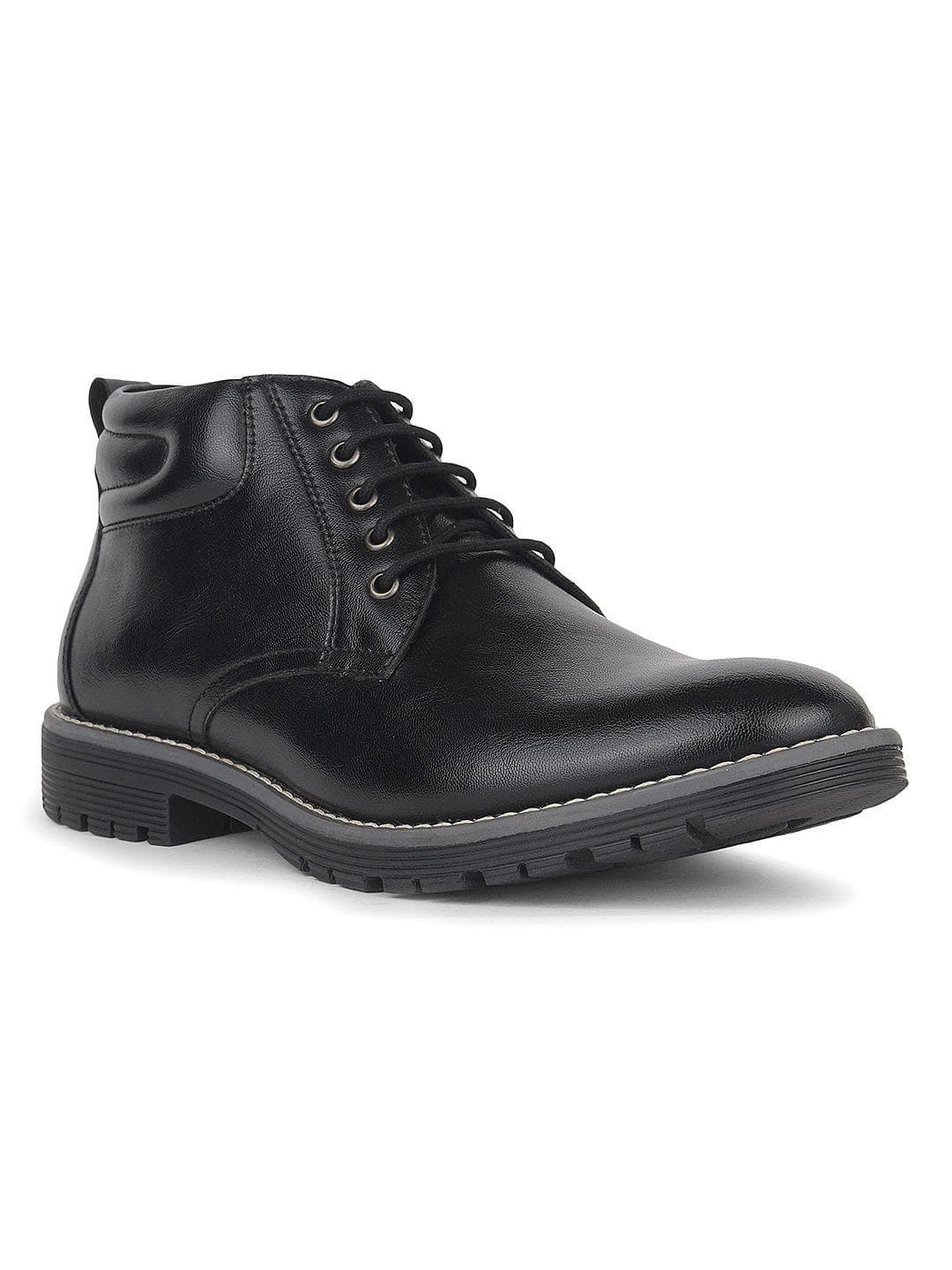 Bata Men Round Toe Boots