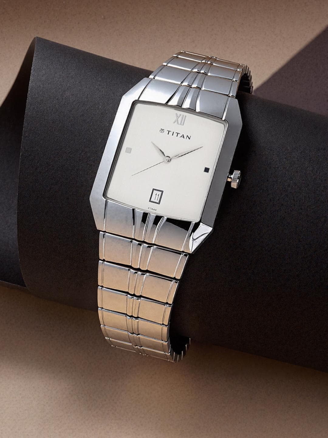 Titan Quartz Analog With White Dial Watch For Men - Nt9264sm01